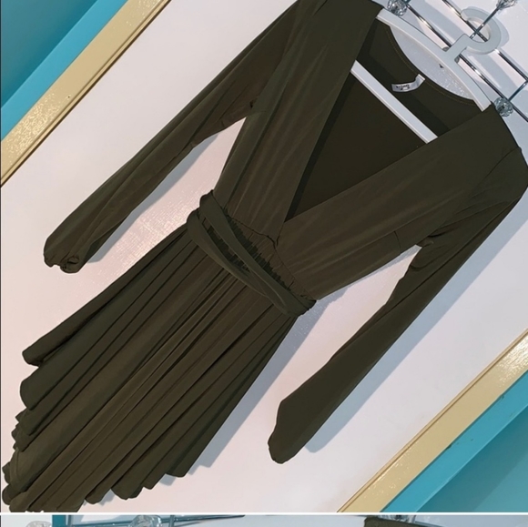 LINE6IX Deep V Belted full skirt mini dress - NEW - Picture 1 of 3